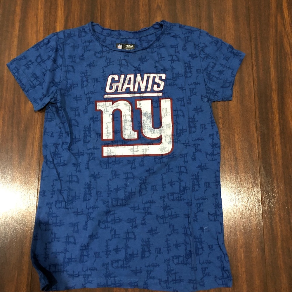 Woman’s New York giants tshirt